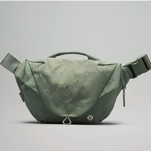 Lululemon Curved Crossbody Bag 3L Grey Eucalyptus Adjustable Strap Logo Travel - Picture 1 of 13